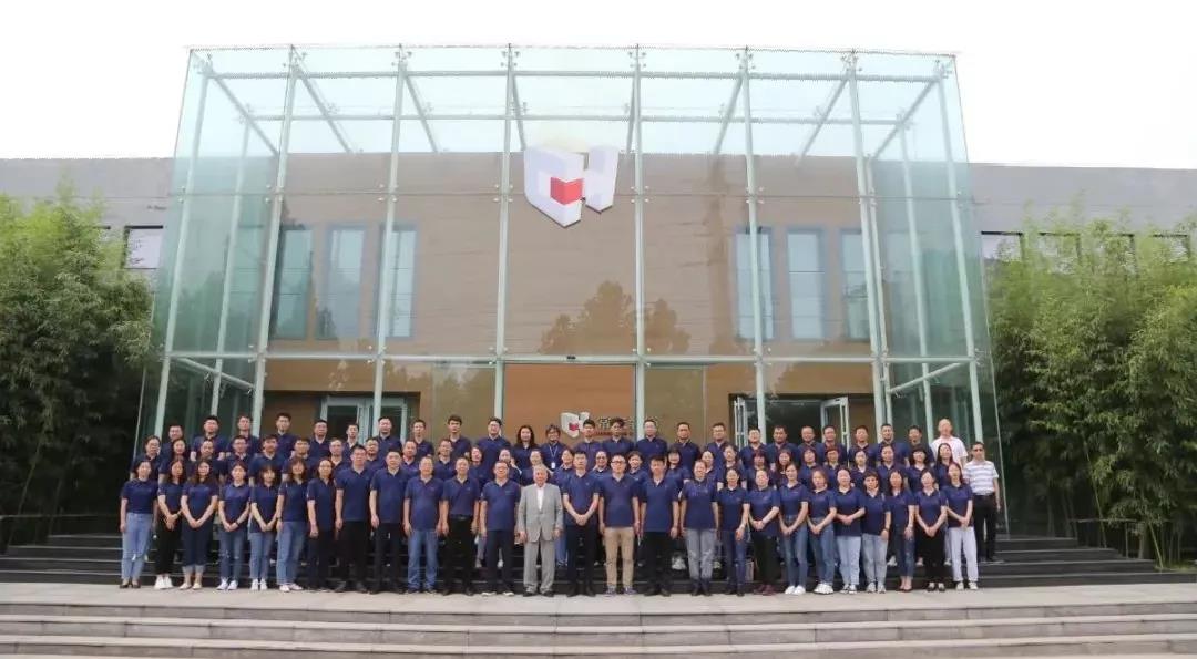 Mr. Yang Zhen Xun visited Changhong to guide the work and talk with the staff