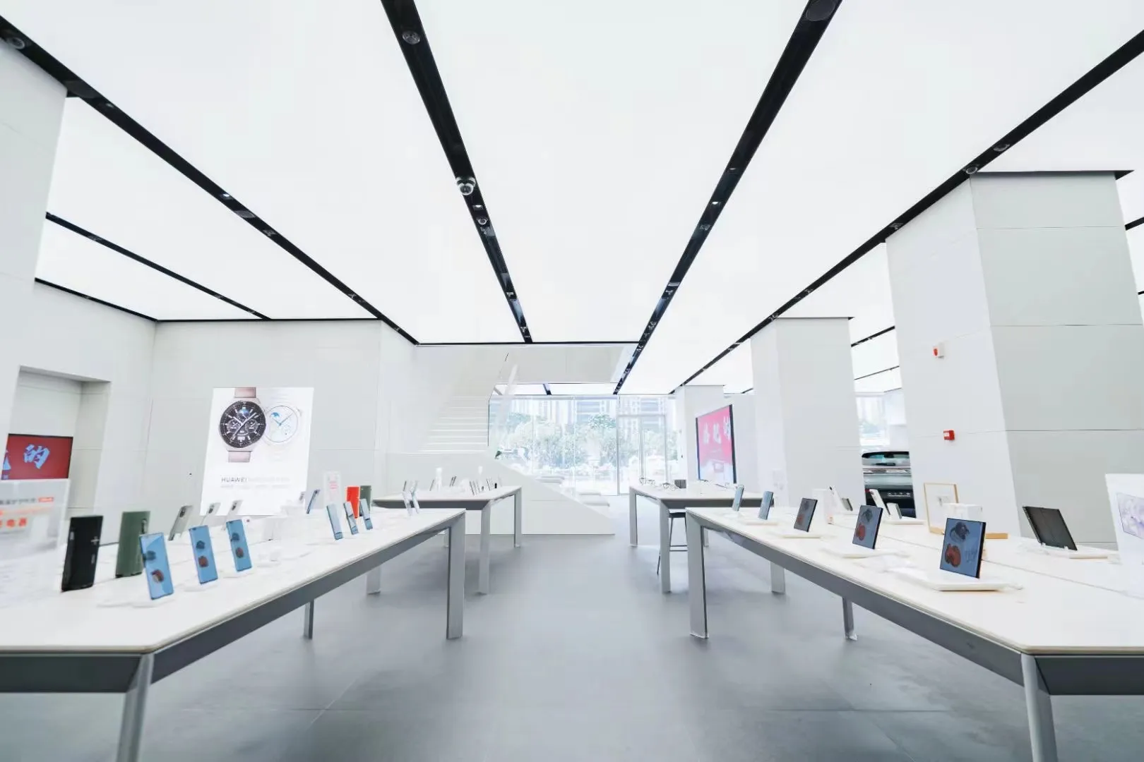 showroom fixtures