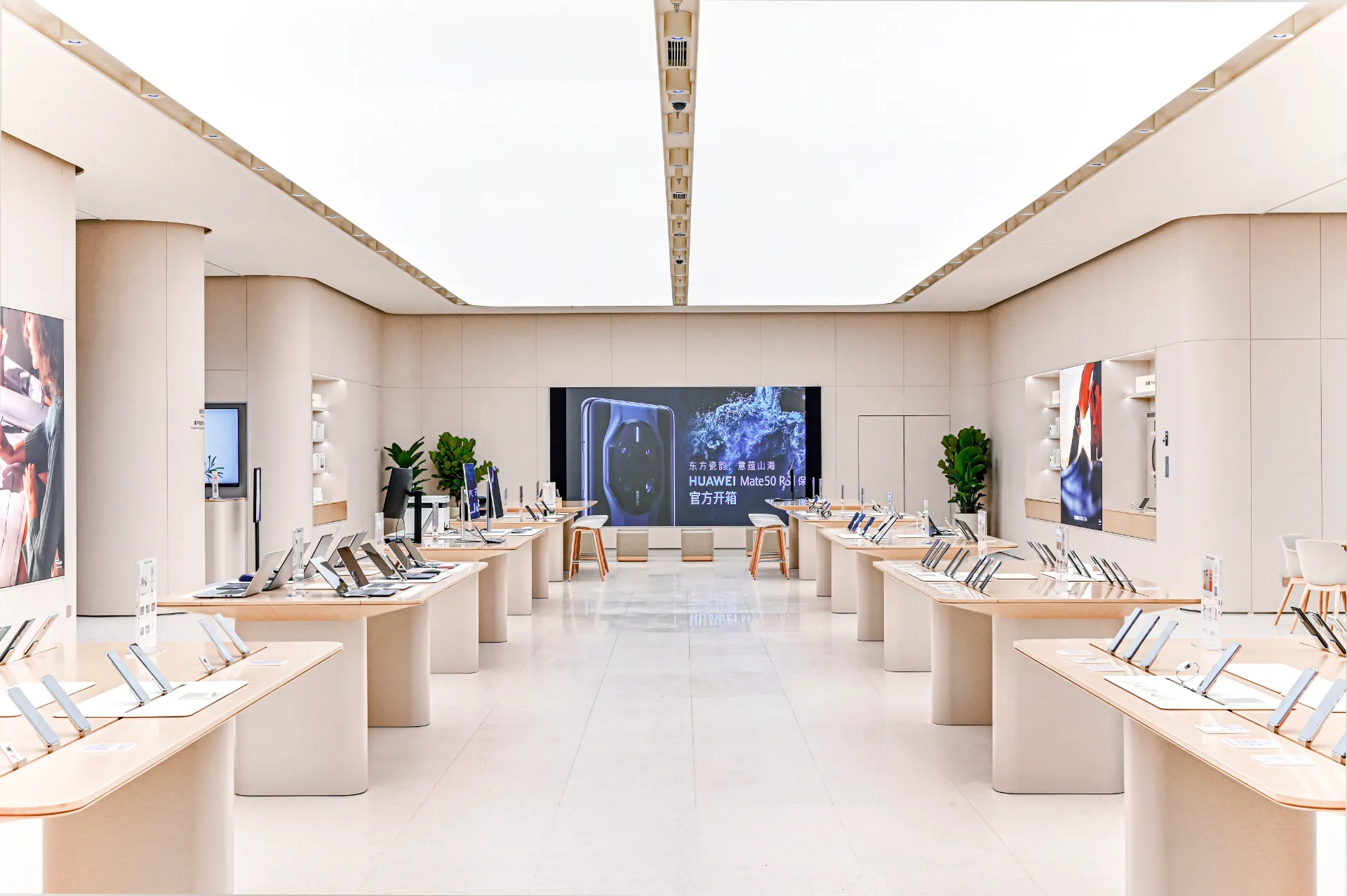 aluminium showcase for shop
